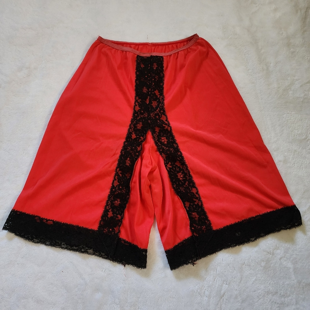 VINTAGE RED CULOTTES WITH BLACK LACE TRIM